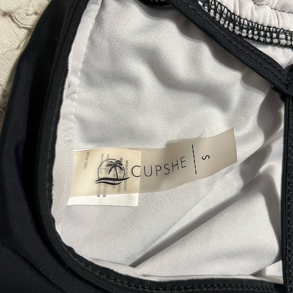 Cupshe one piece - Picture 3 of 3